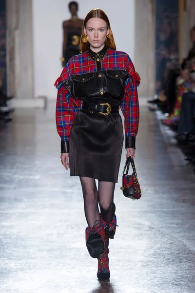 Look 14